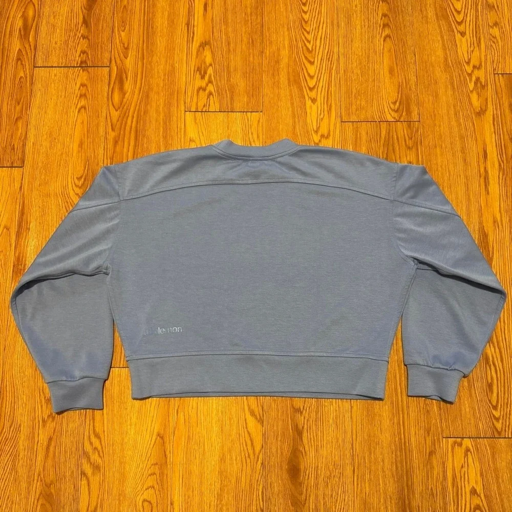Lululemon Women's Perfectly Oversized Cropped Crew Fits 4 Softstreme Blue